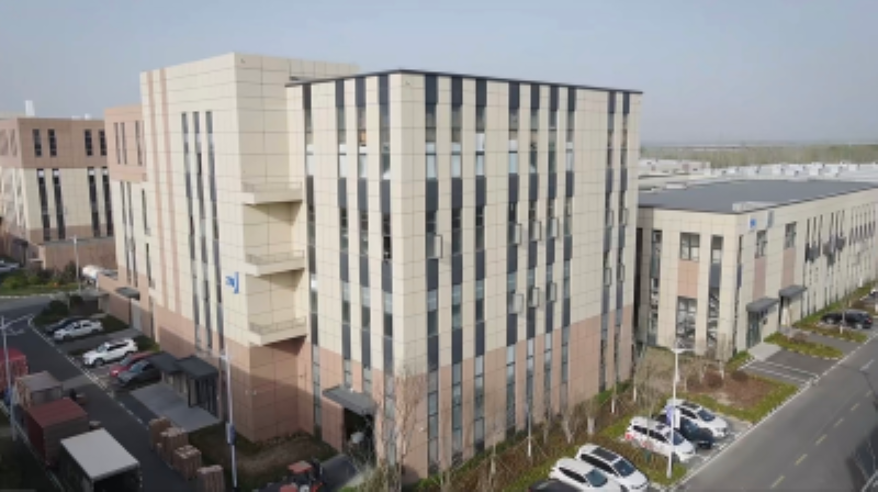 ماكينة تجليد