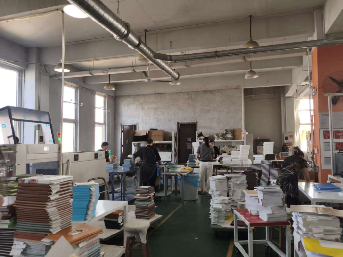 ماكينة تجليد