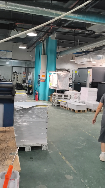 ماكينة تجليد