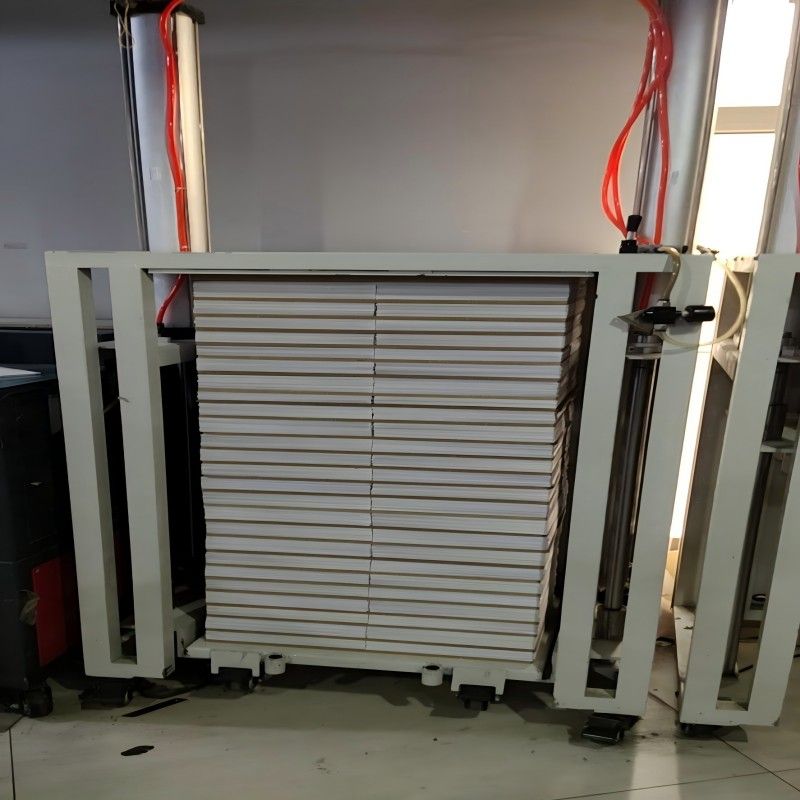 Máquina neumática de prensado en frío