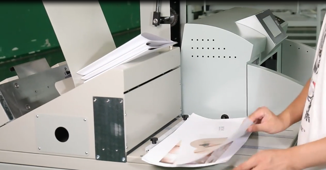 Machine d'impression de livres photo