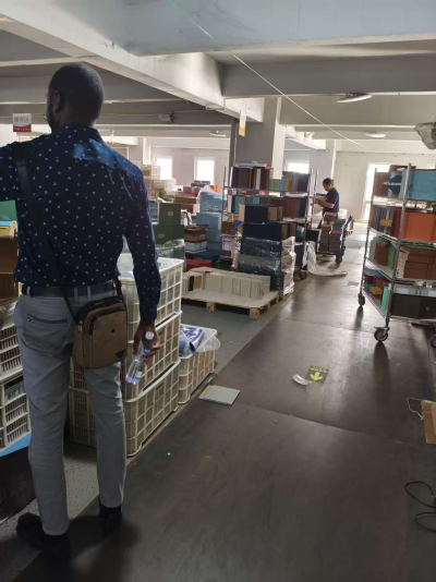 ماكينة تجليد