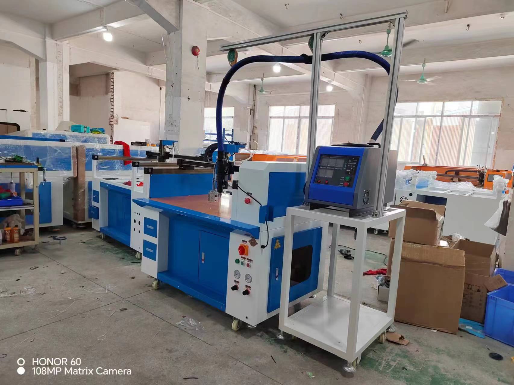 درج لصق أوتوماتيكي ثلاثي المحاور