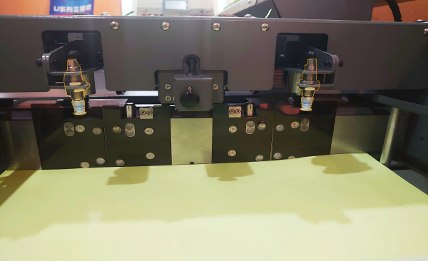 Automatic glue binding machine Automatic glue binding machine